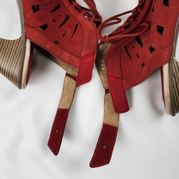 Earth Kristen Leather Heeled Laces Sandal Size 11B Bright Red Soft Buck - Picture 10 of 10